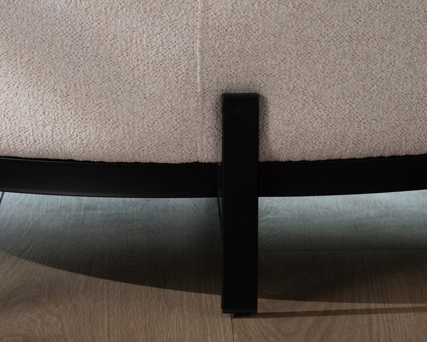 Poltrona rotonda "Sweet Culture" 120 cm in tessuto bianco screziato e cuscini in velluto a coste