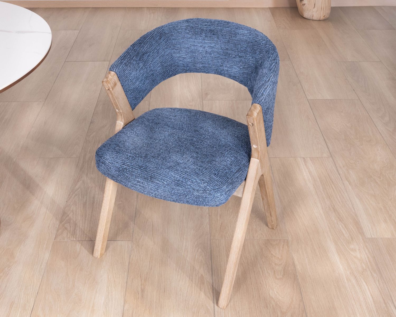 Set di 2 sedie da pranzo contemporanee blu notte "Kyara" con gambe a boomerang in legno di albero della gomma
