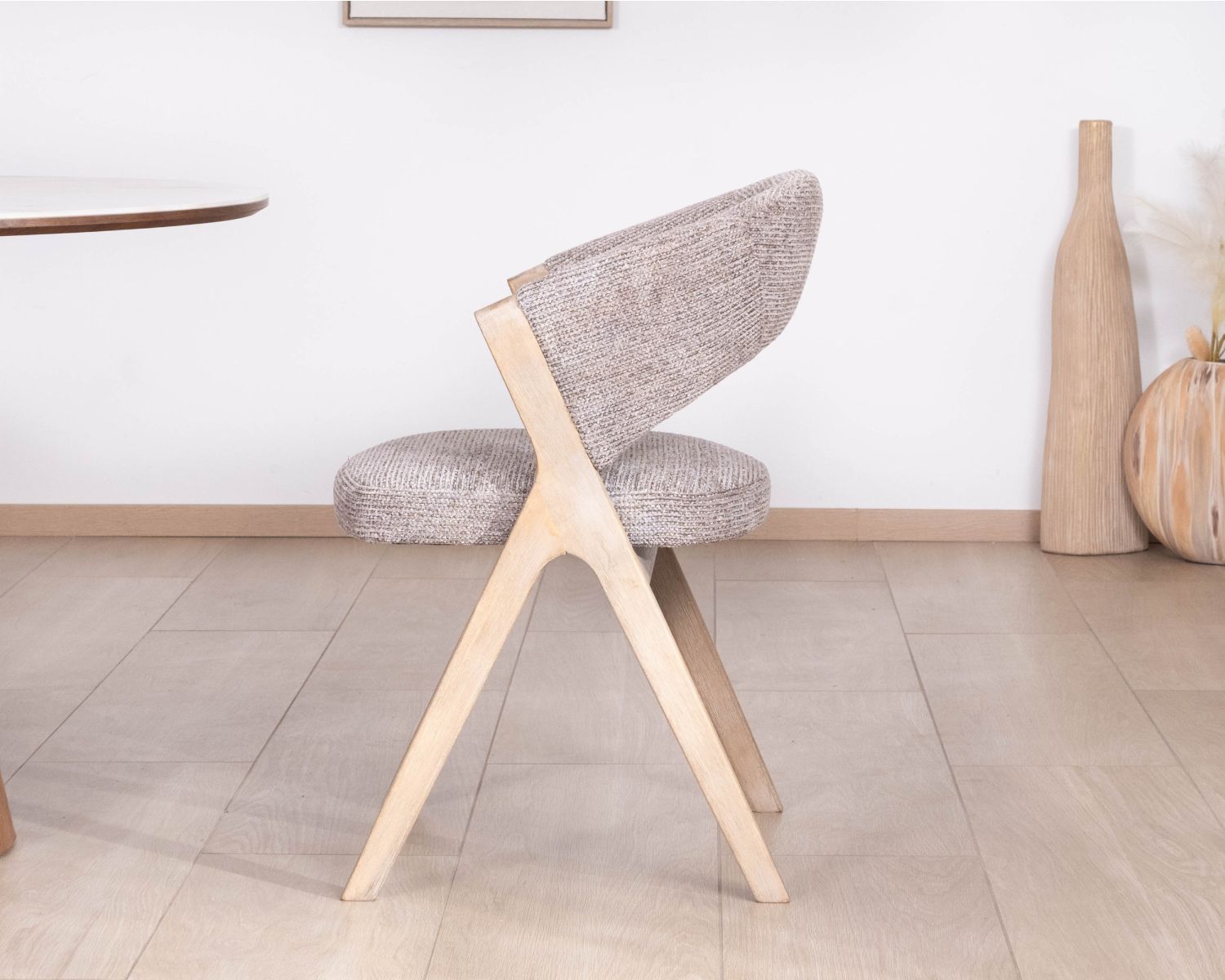 Set di 2 sedie contemporanee "KYARA" in tessuto color tortora sabbia, comfort ergonomico e linee morbide