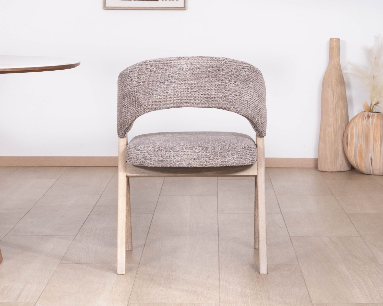Set di 2 sedie contemporanee "KYARA" in tessuto color tortora sabbia, comfort ergonomico e linee morbide