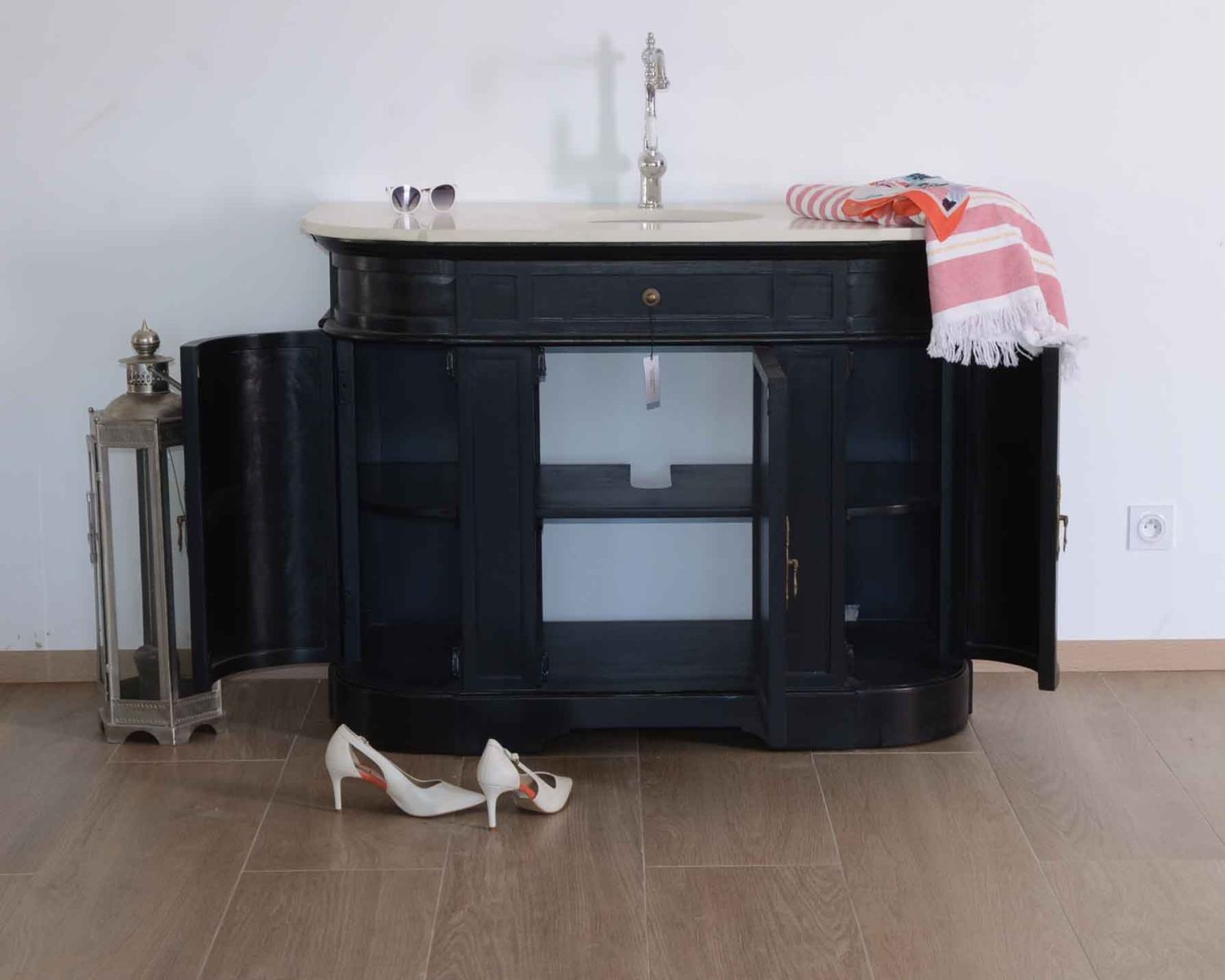 Mobiletto 1 "Églantine" in quarzo bianco e legno nero