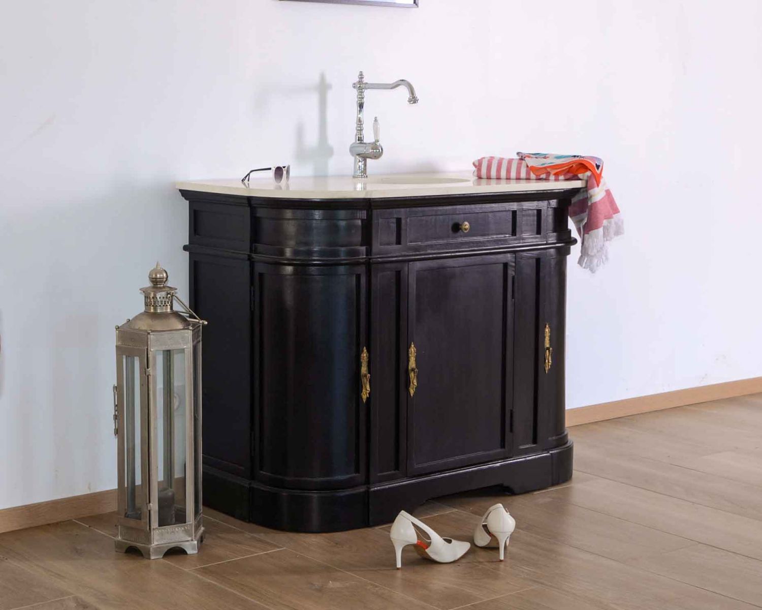 Mobiletto 1 "Églantine" in quarzo bianco e legno nero