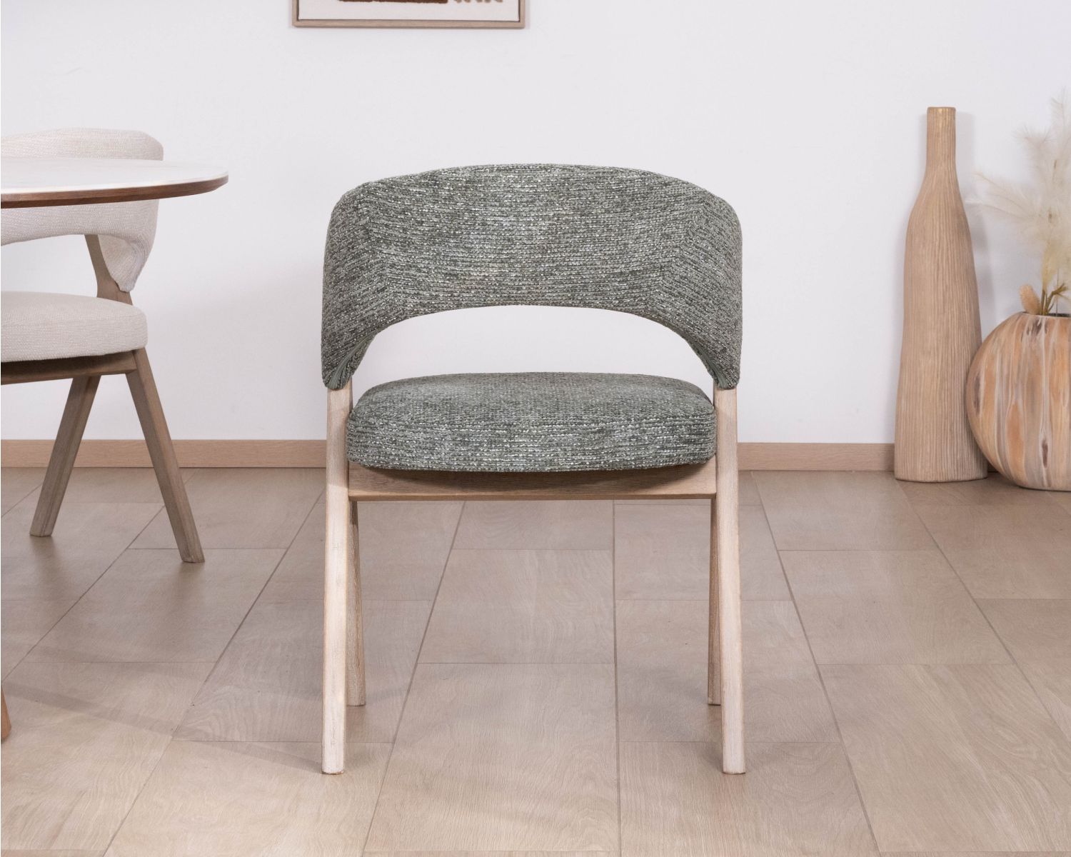 Set di 2 sedie "KYARA" in tessuto verde salvia, design cocooning e seduta generosa