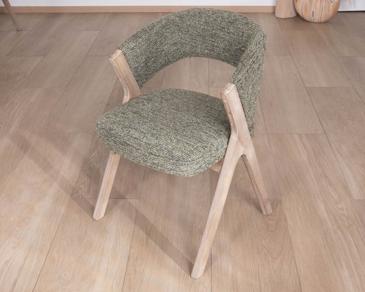 Set di 2 sedie "KYARA" in tessuto verde salvia, design cocooning e seduta generosa
