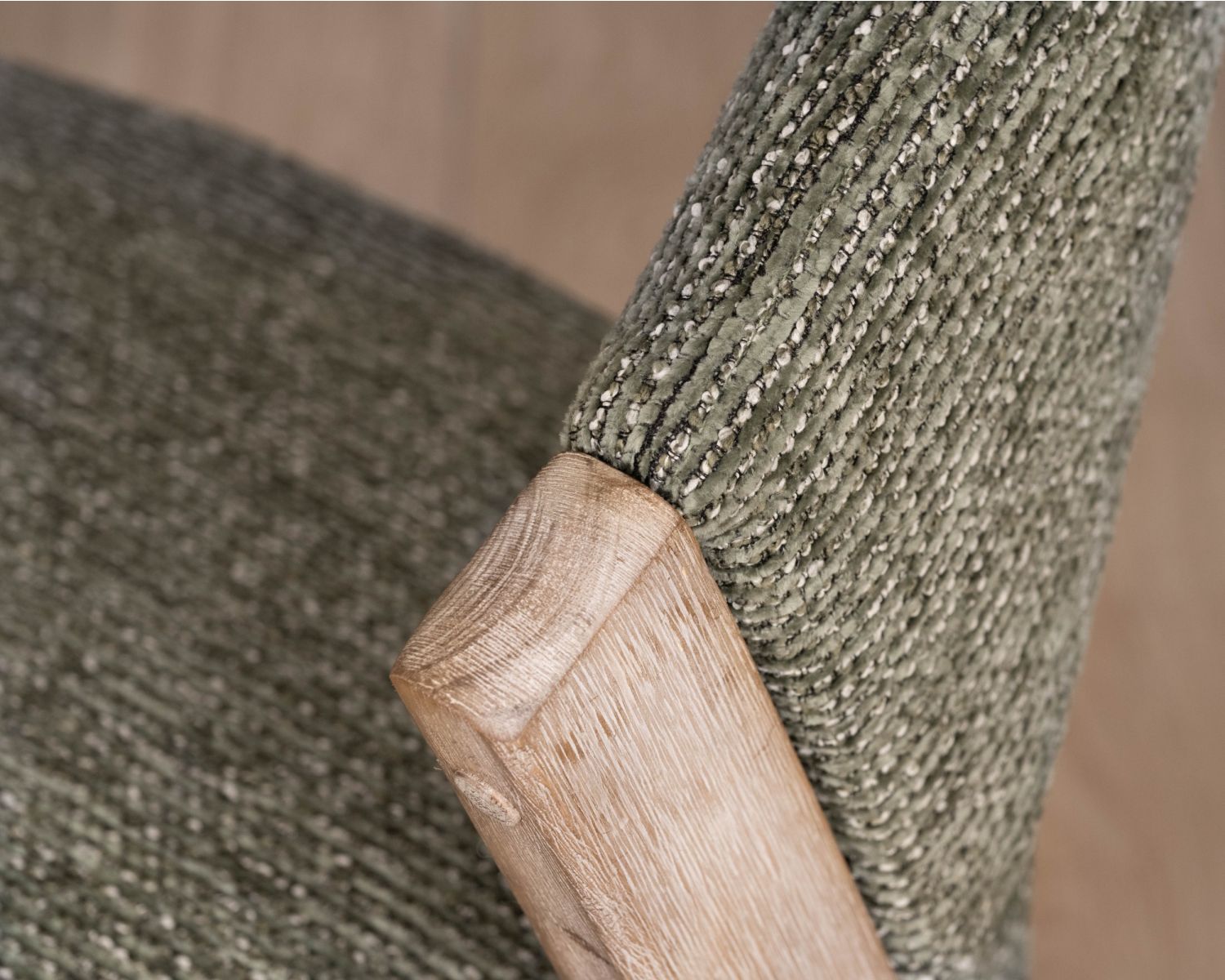 Set di 2 sedie "KYARA" in tessuto verde salvia, design cocooning e seduta generosa