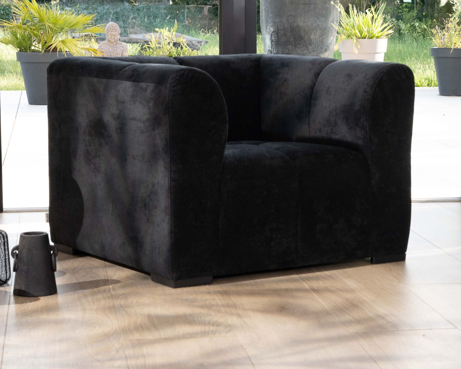 Poltrona di design cubica "Enjoy Home" in velluto antracite con impunture