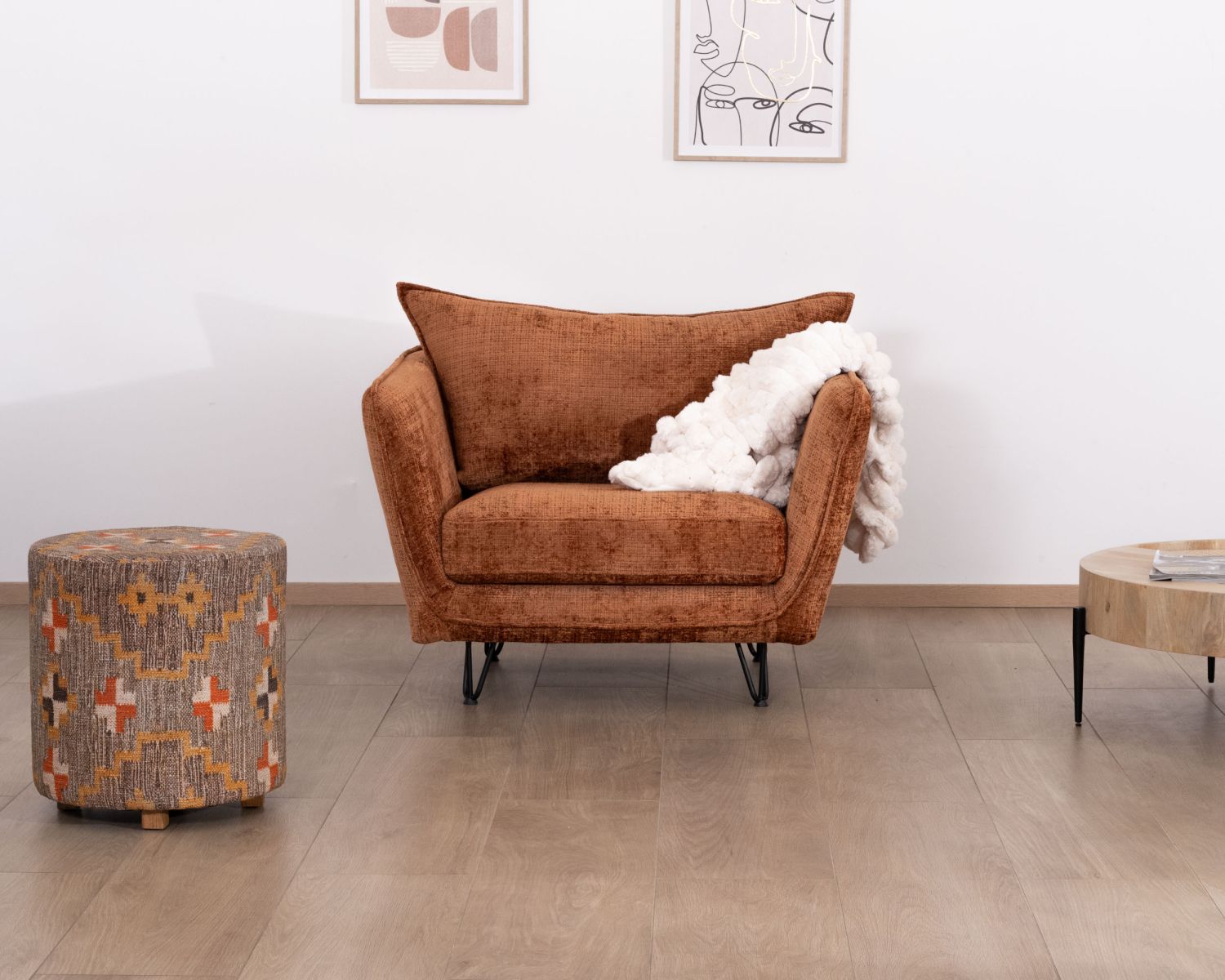 Poltrona ultraconfortevole "Hasting" in tessuto terracotta, accogliente stile vintage