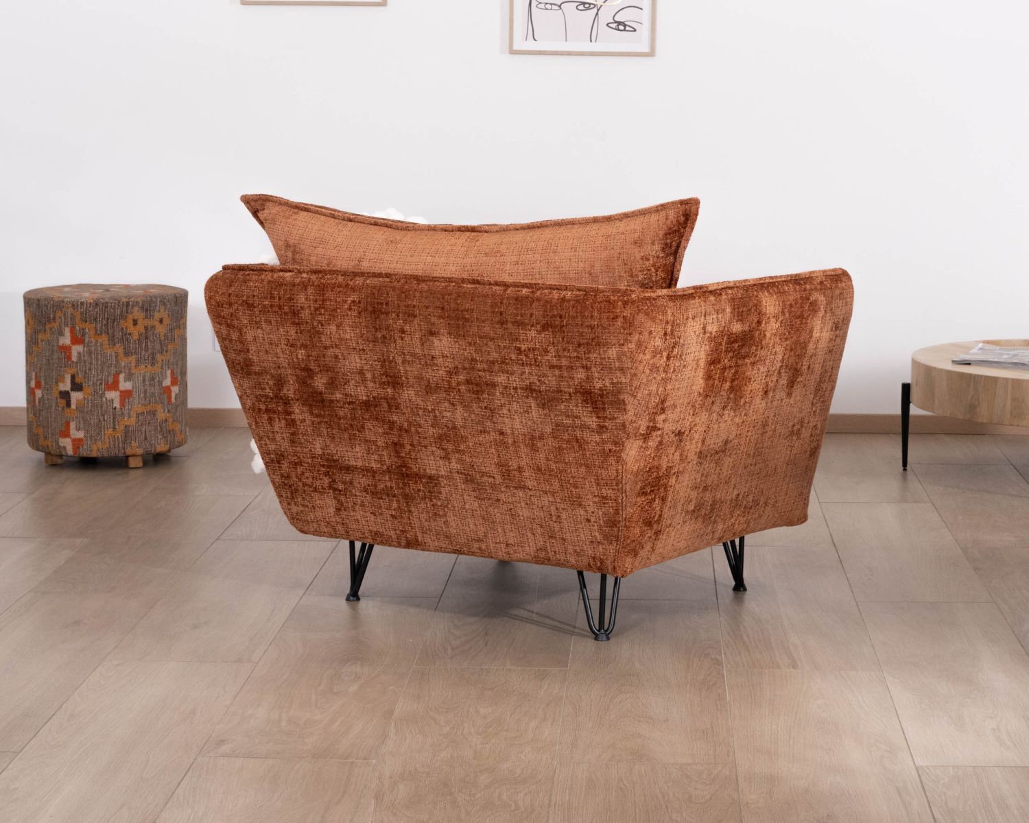 Poltrona ultraconfortevole "Hasting" in tessuto terracotta, accogliente stile vintage