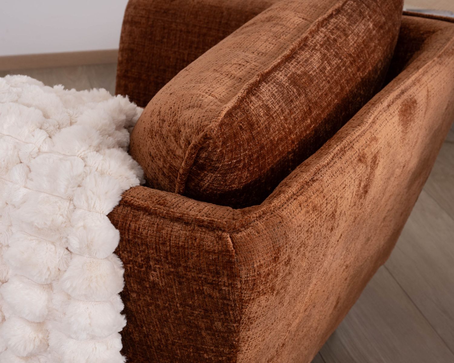 Poltrona ultraconfortevole "Hasting" in tessuto terracotta, accogliente stile vintage