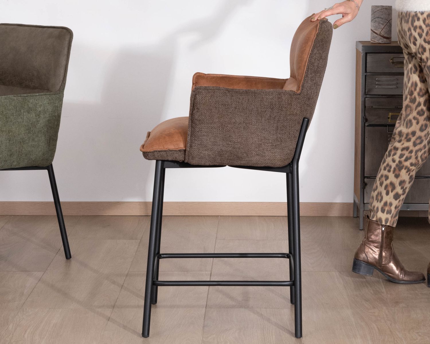 Set di 2 sedie a isola in bi-materiale "Lokka" marrone e cognac, seduta a mezza altezza