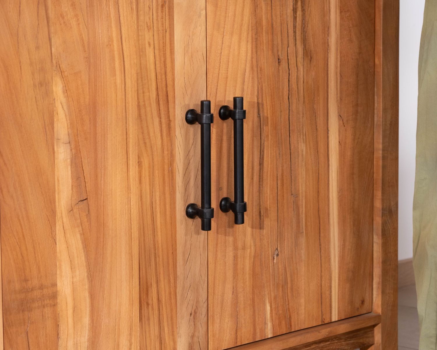 Credenza bassa a 4 ante da 180 cm in legno riciclato "Mokal", in stile casa di campagna