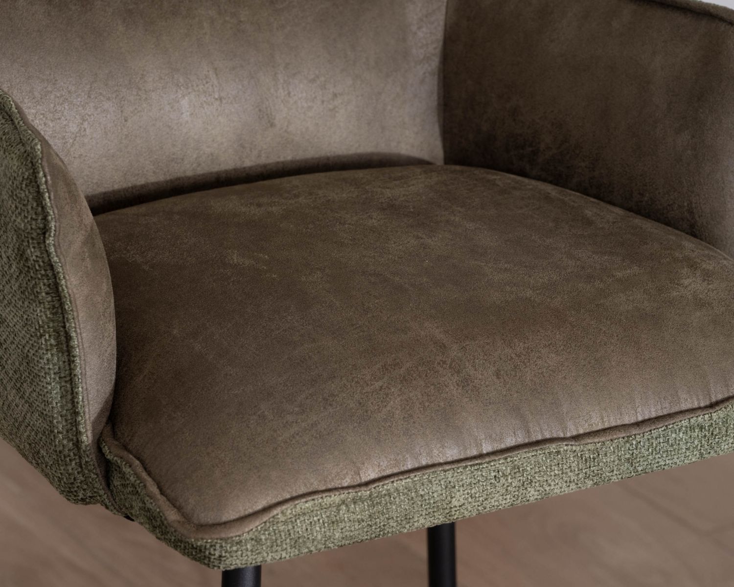 Set di 2 sedie da bar in bi-materiale verde con gambe "Lokka" in metallo nero con effetto pelle invecchiata dal sapore rétro