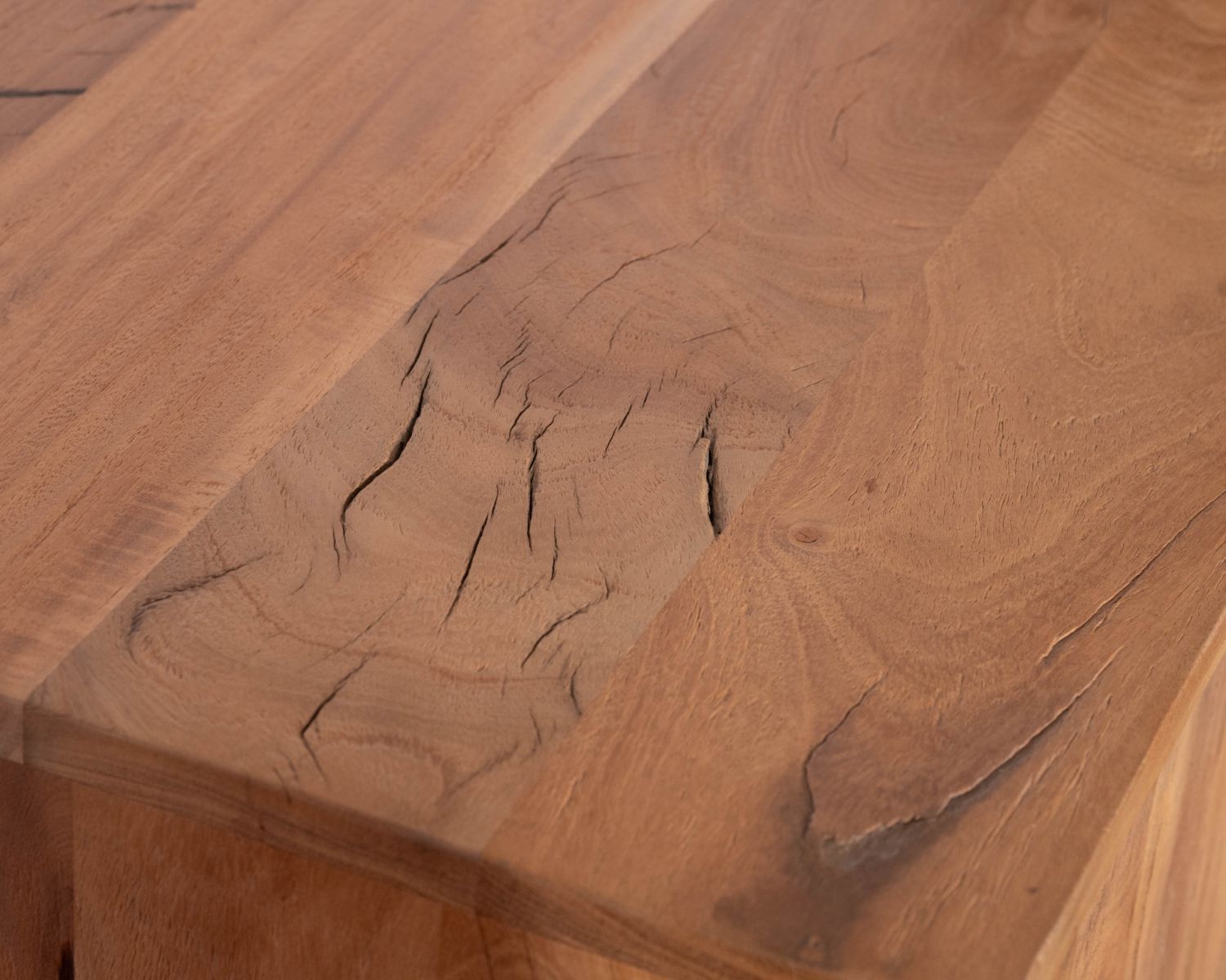Credenza bassa da 155 cm in stile rustico, realizzata in legno riciclato "Mokal"