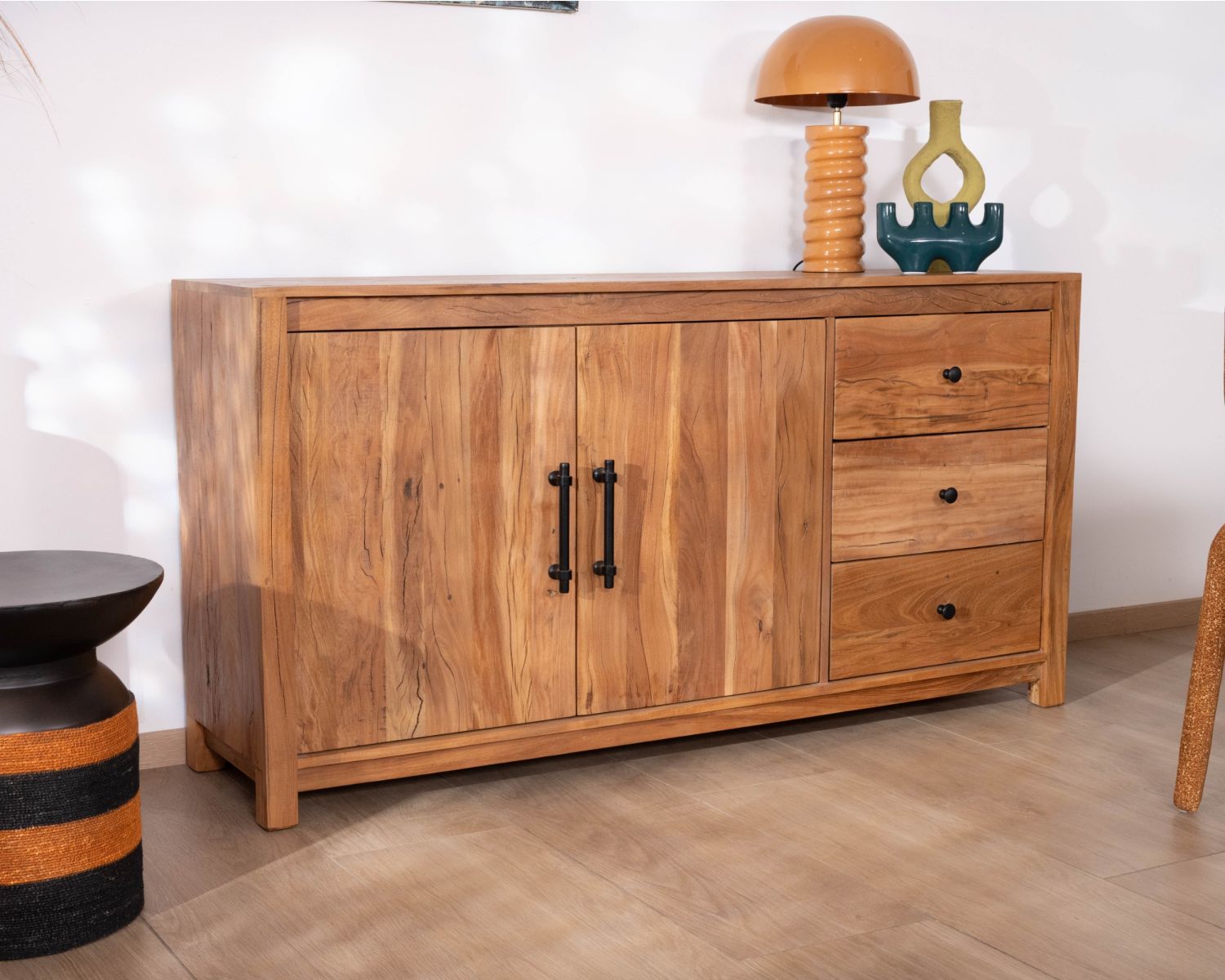 Credenza bassa da 155 cm in stile rustico, realizzata in legno riciclato "Mokal"