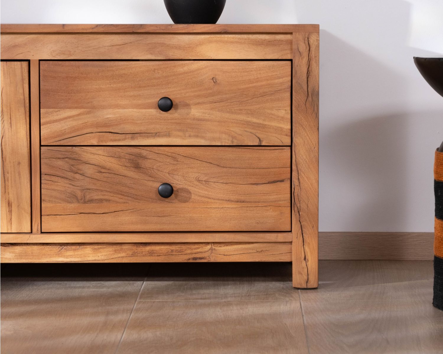 Mobile TV da 155 cm in stile rustico, realizzato in legno riciclato "Mokal"