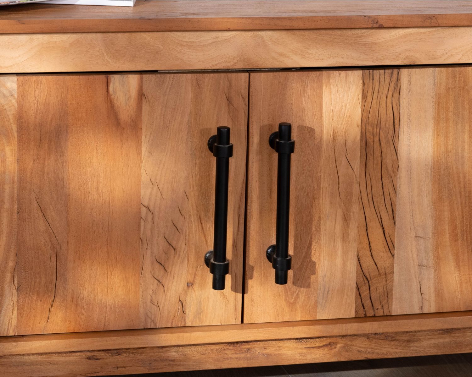 Mobile TV da 155 cm in stile rustico, realizzato in legno riciclato "Mokal"