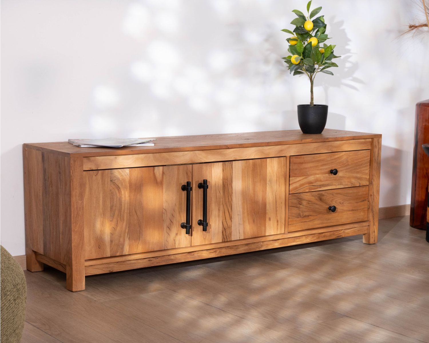Mobile TV da 155 cm in stile rustico, realizzato in legno riciclato "Mokal"