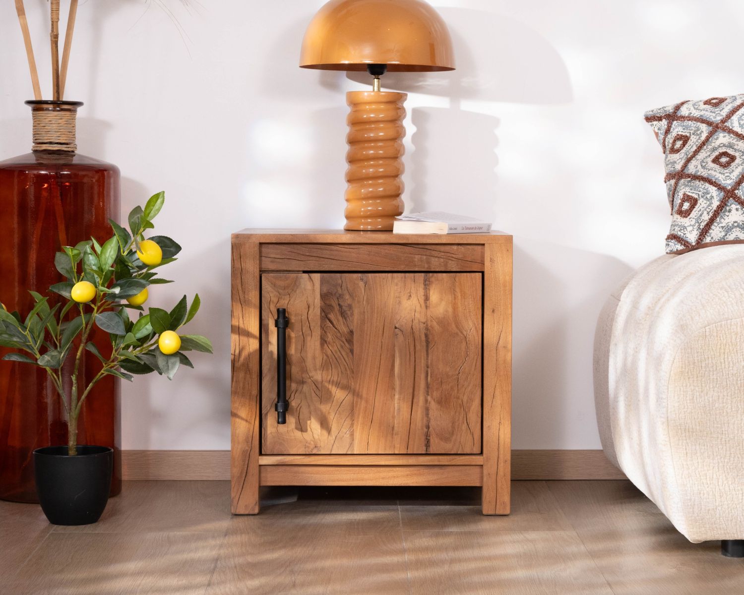 Comodino in legno riciclato in stile casa di campagna "Mokal"