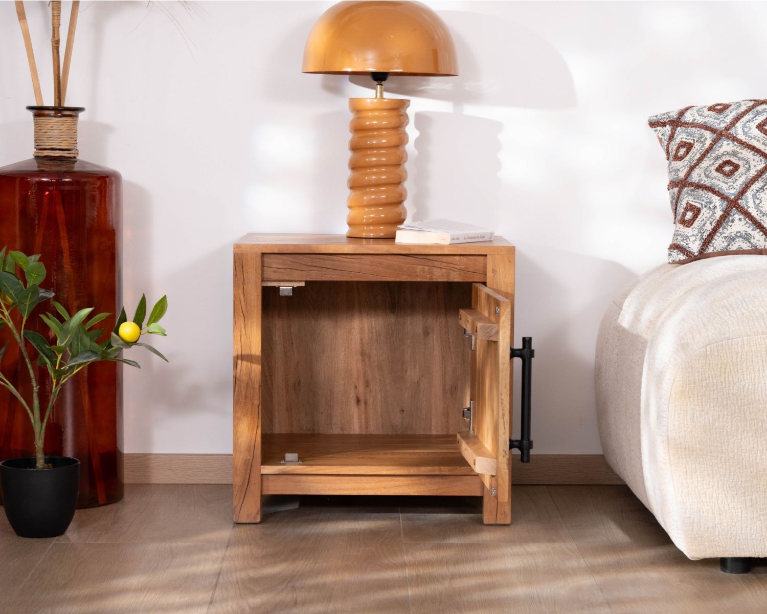 Comodino in legno riciclato in stile casa di campagna "Mokal"