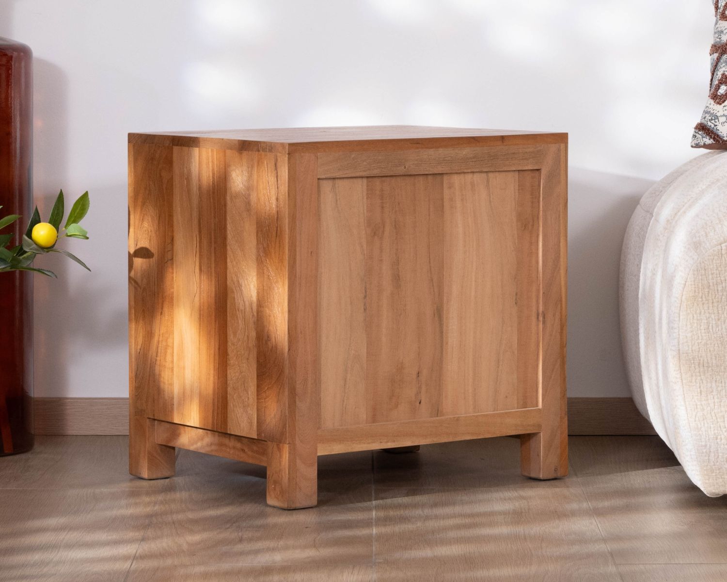 Comodino in legno riciclato in stile casa di campagna "Mokal"