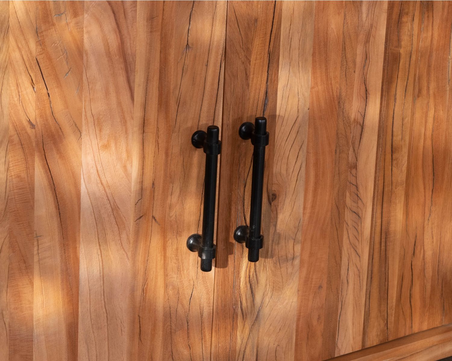 Grande mobile sottolavabo doppio in legno riciclato "Mokal" da 150 cm in stile casa di campagna