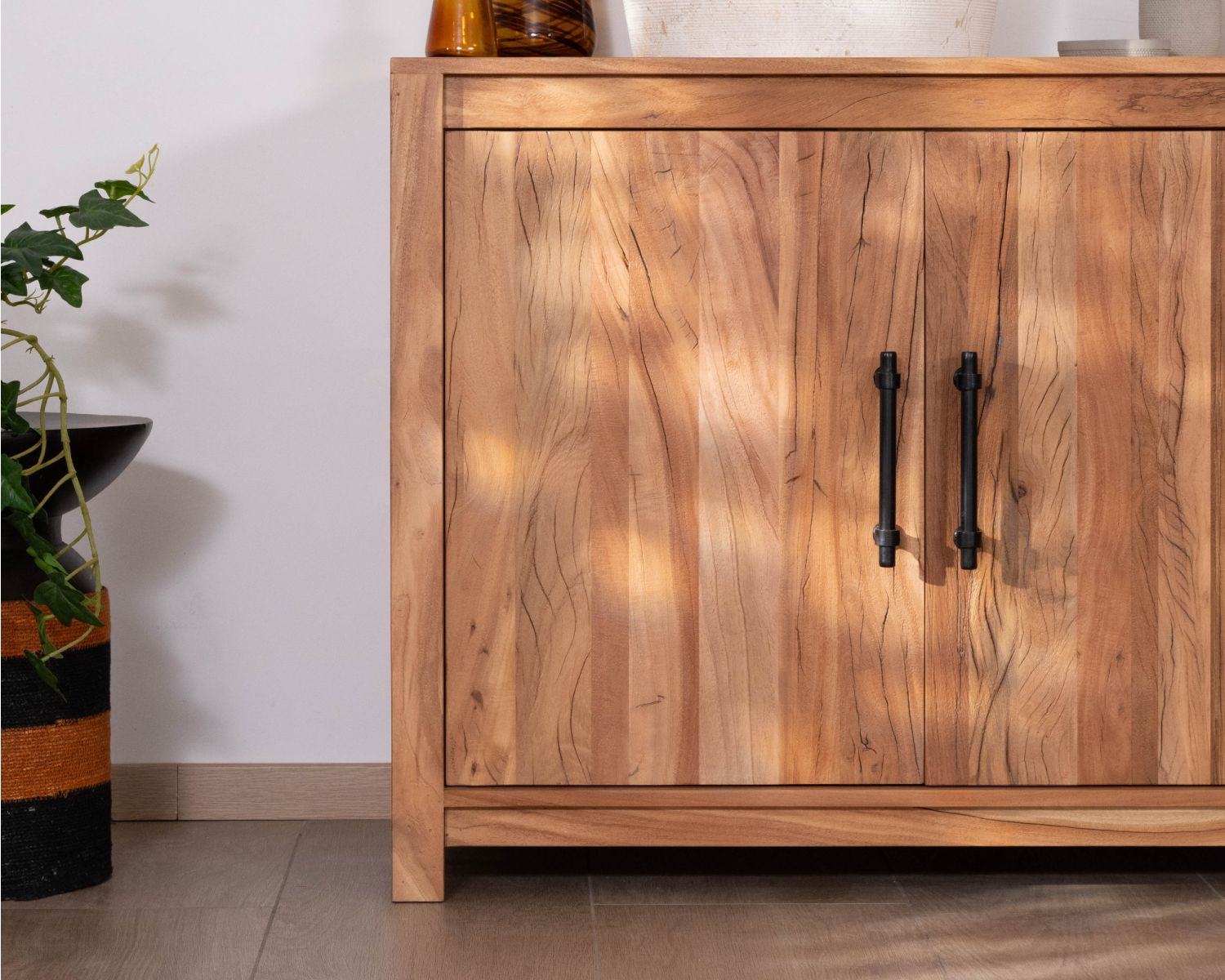Grande mobile sottolavabo doppio in legno riciclato "Mokal" da 150 cm in stile casa di campagna
