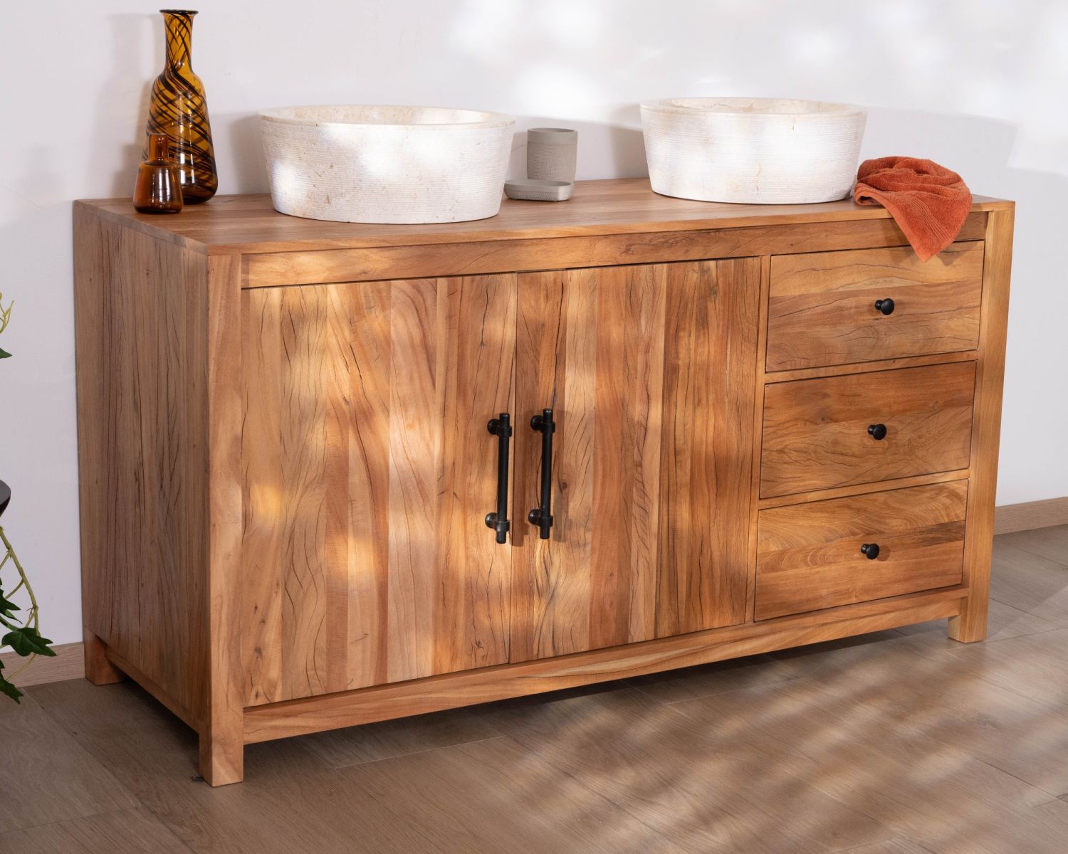 Grande mobile sottolavabo doppio in legno riciclato "Mokal" da 150 cm in stile casa di campagna