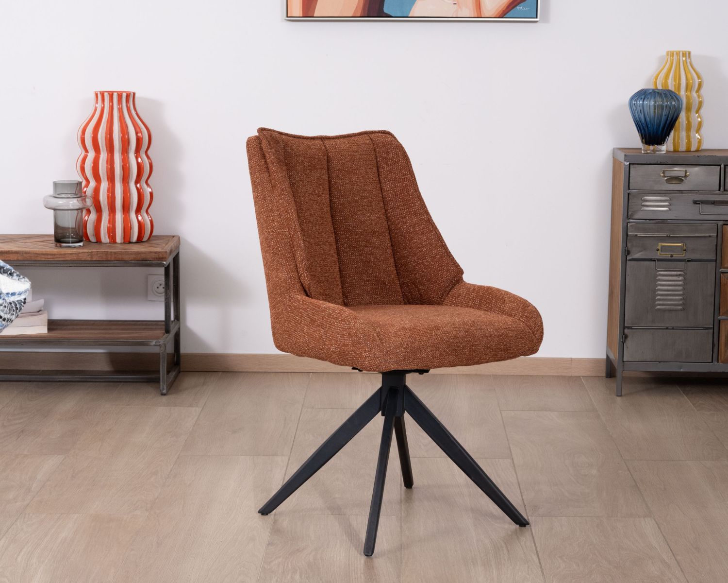 Set di 2 sedie contemporanee "Webber" in tessuto terracotta con base girevole nera