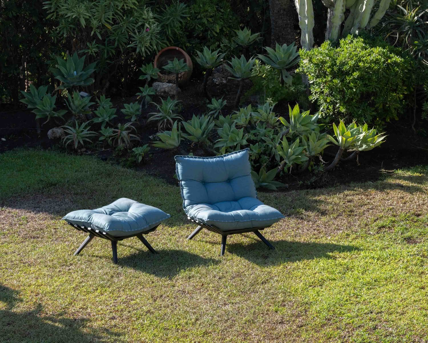 Chaise longue "Lisca" di alta gamma di colore turchese e nero con poggiapiedi modulare