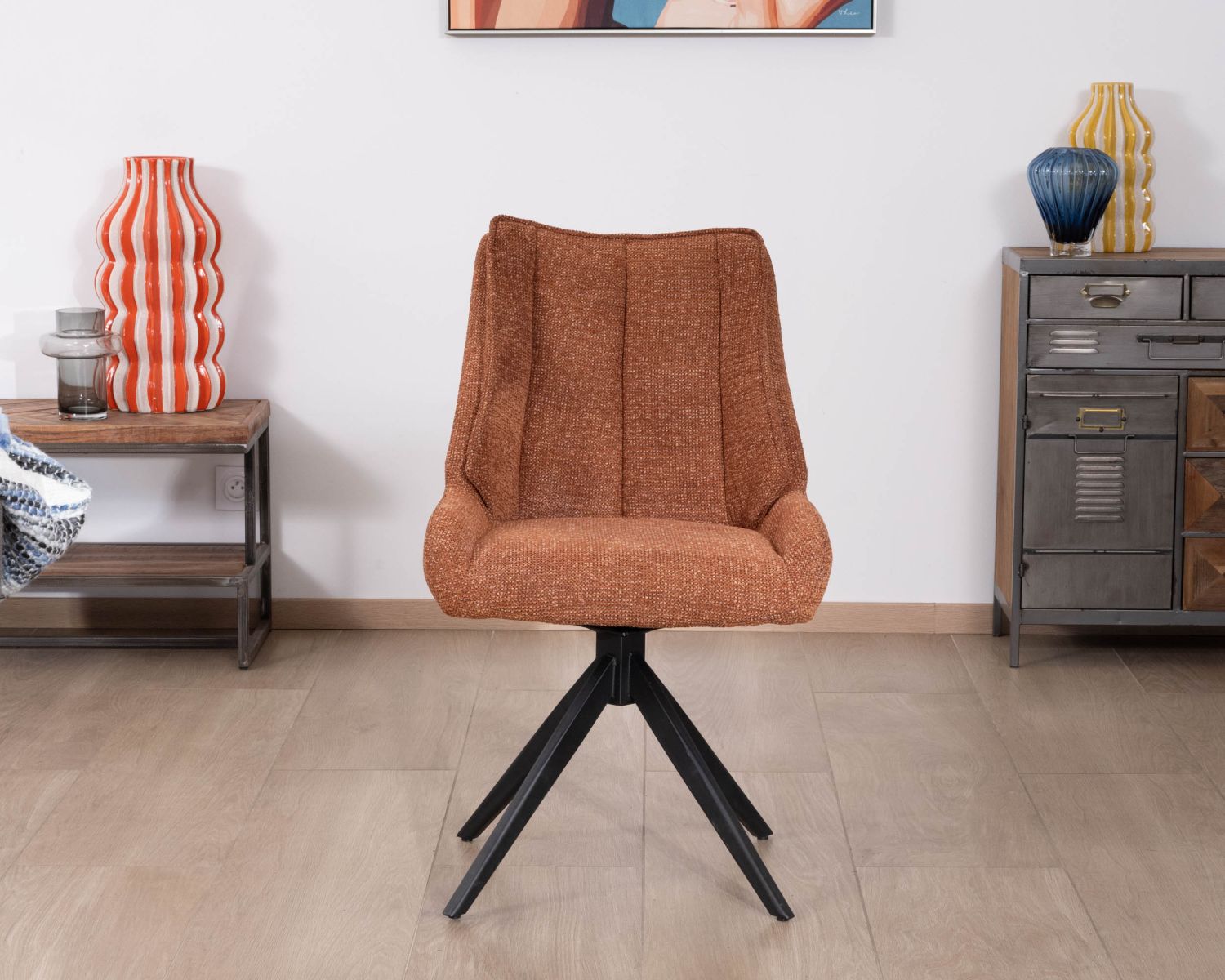 Set di 2 sedie contemporanee "Webber" in tessuto terracotta con base girevole nera