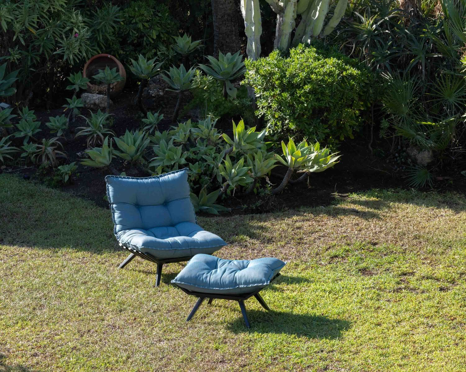 Chaise longue "Lisca" di alta gamma di colore turchese e nero con poggiapiedi modulare