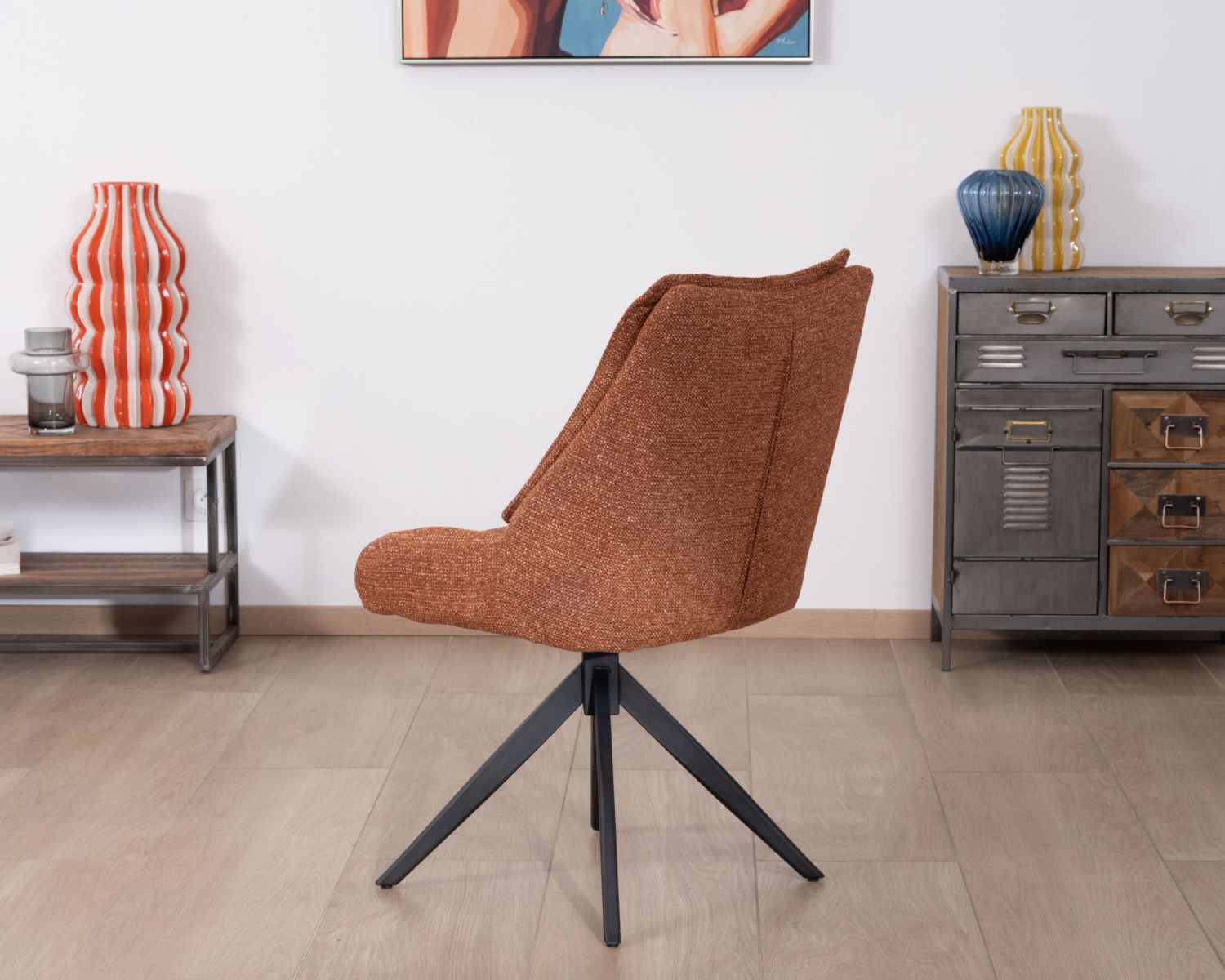 Set di 2 sedie contemporanee "Webber" in tessuto terracotta con base girevole nera