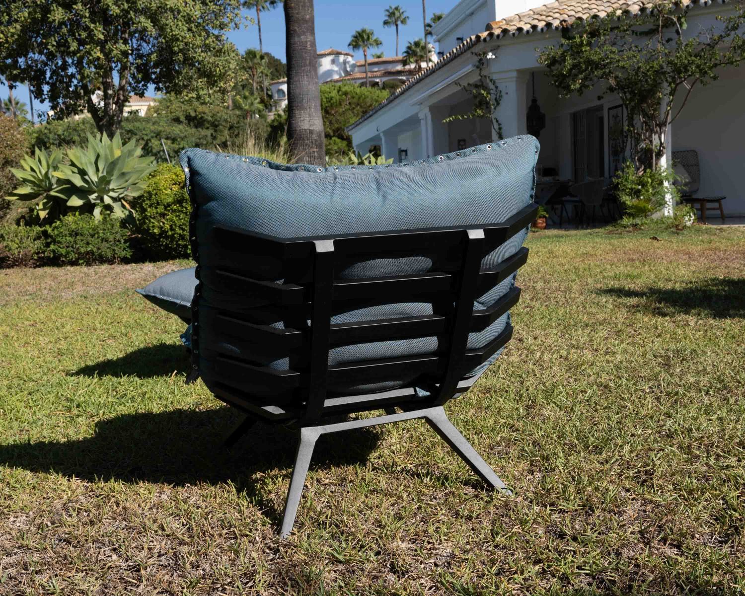 Chaise longue "Lisca" di alta gamma di colore turchese e nero con poggiapiedi modulare