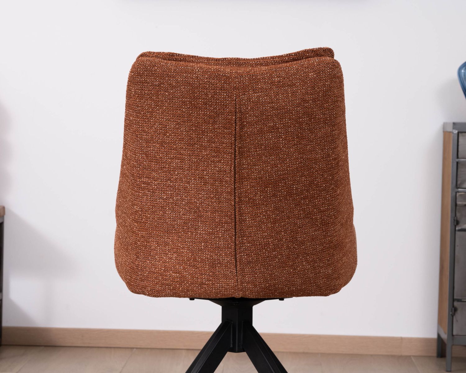 Set di 2 sedie contemporanee "Webber" in tessuto terracotta con base girevole nera