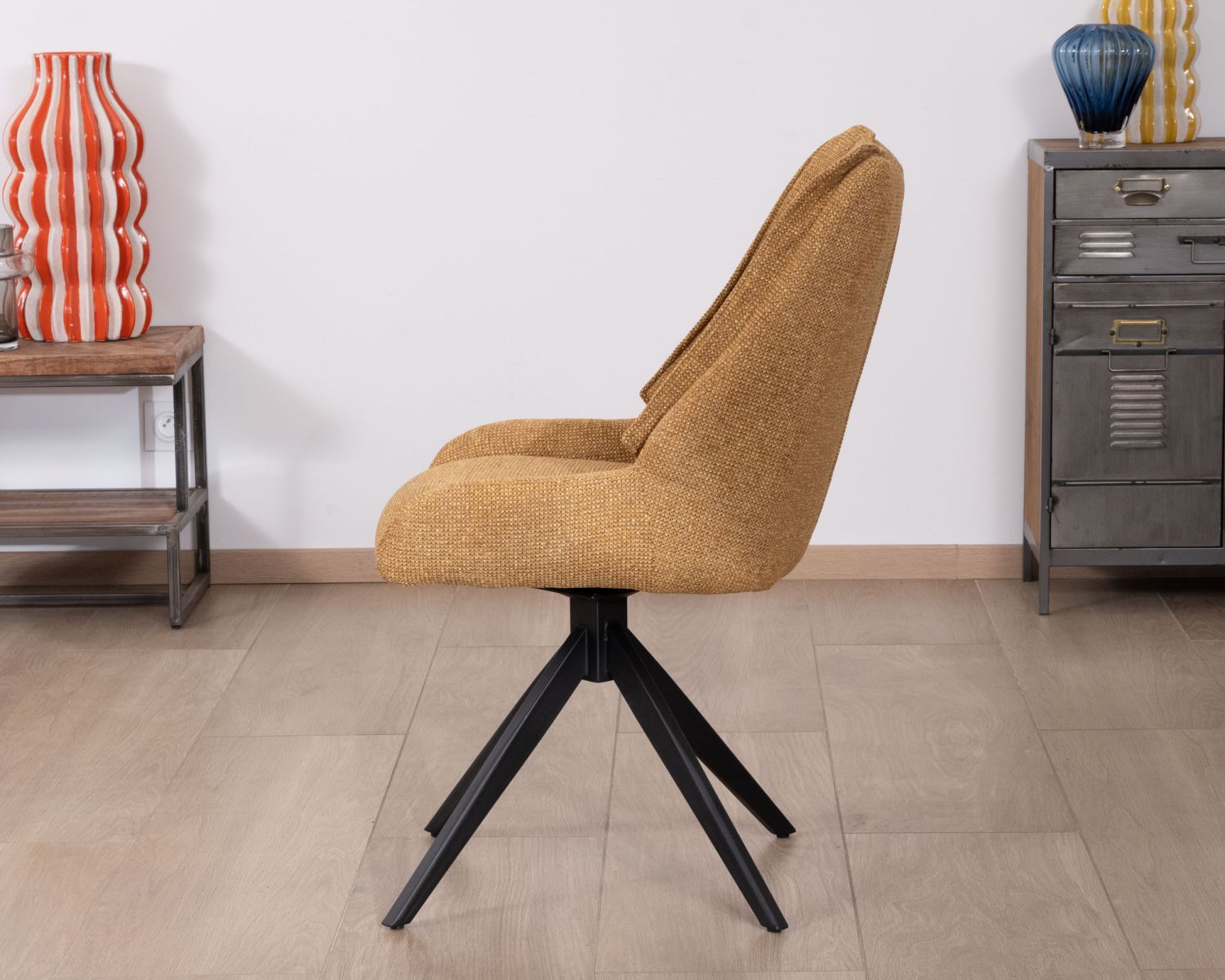 Set di 2 sedie da pranzo girevoli e imbottite in tessuto "Webber" senape