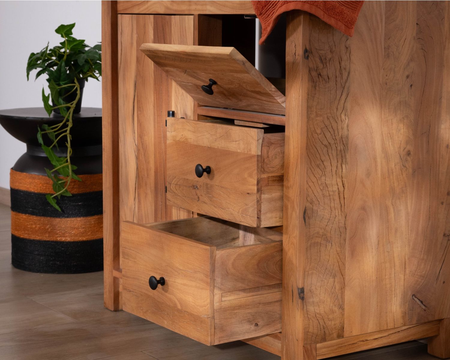 Mobile sottolavabo da 80 cm in legno riciclato "Mokal", in stile casa di campagna