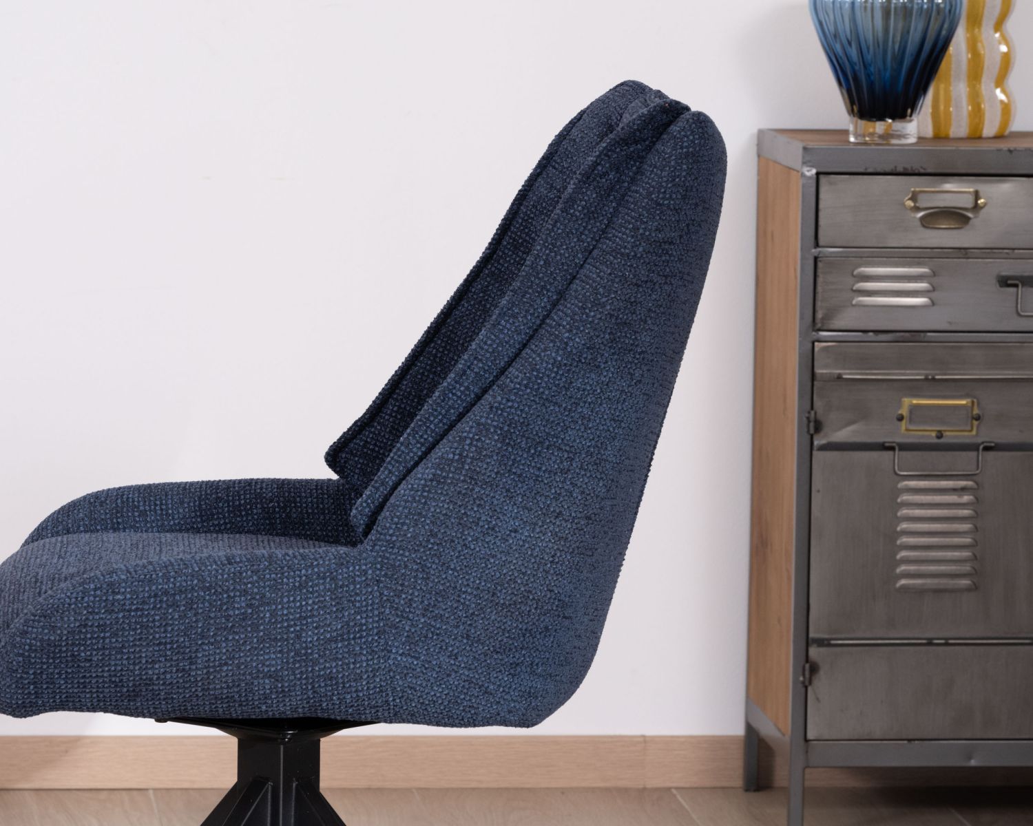 Set di 2 sedie da pranzo "Webber" in tessuto blu notte con seduta di design e base girevole a 4 razze in metallo