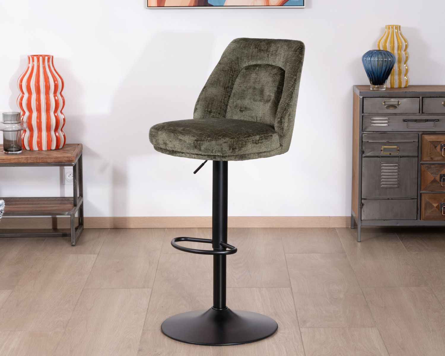 Set di 2 seggioloni girevoli e regolabili in velluto verde cachi "Zoung" con gambe in metallo nero