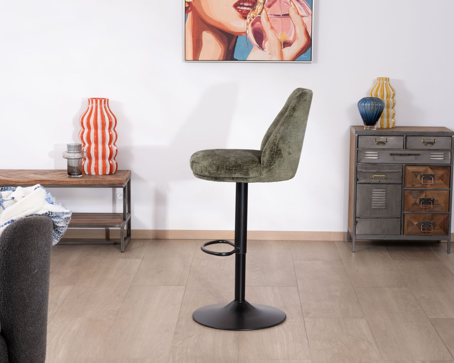 Set di 2 seggioloni girevoli e regolabili in velluto verde cachi "Zoung" con gambe in metallo nero