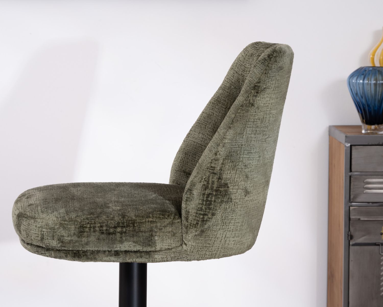 Set di 2 seggioloni girevoli e regolabili in velluto verde cachi "Zoung" con gambe in metallo nero