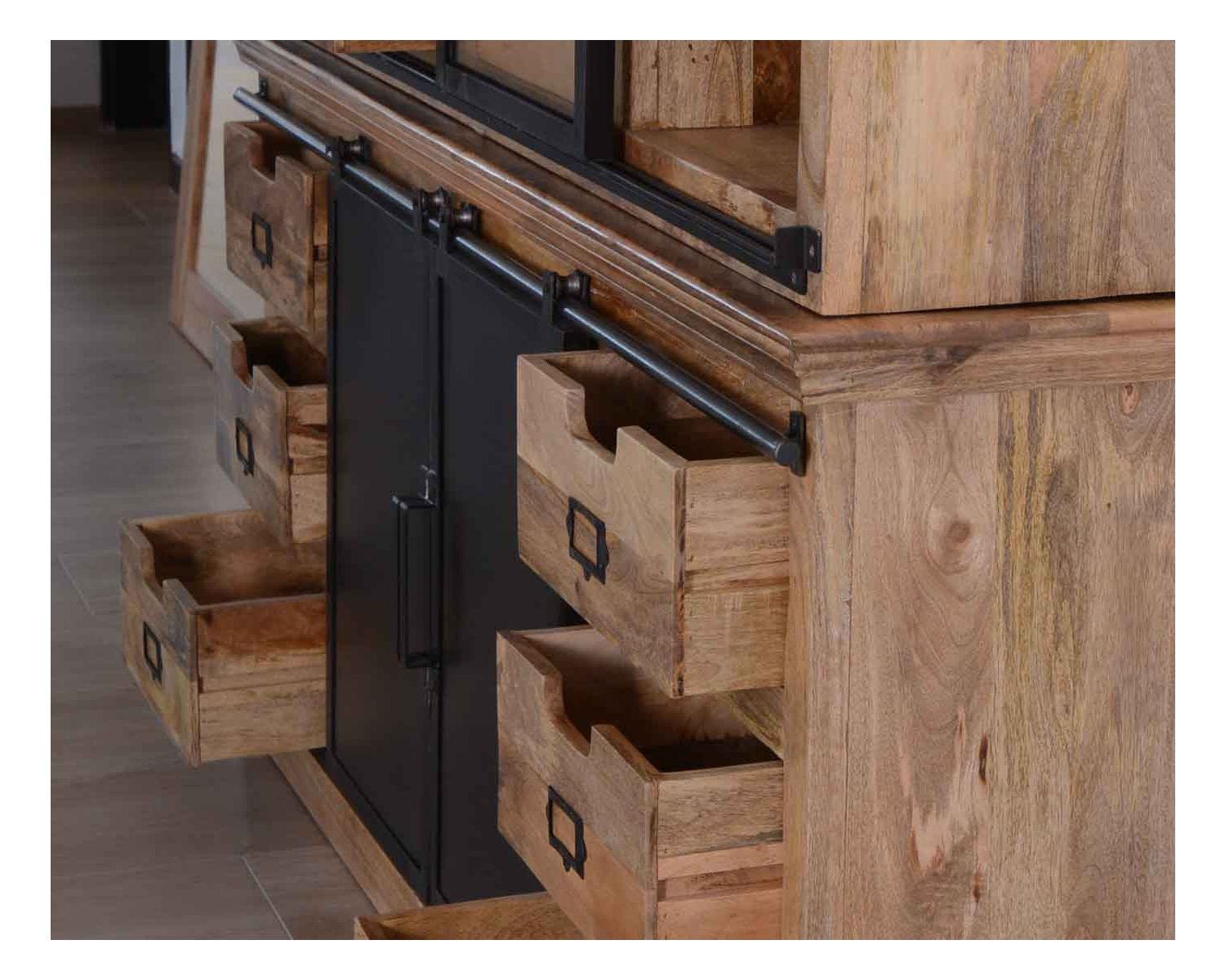 Credenza alta "Haden" in stile laboratorio con ante scorrevoli in metallo in legno massiccio