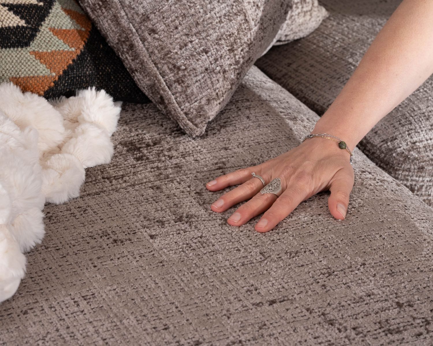 Divano angolare sinistro "Hasting" ultra-confortevole in morbido tessuto di ciniglia grigio cenere