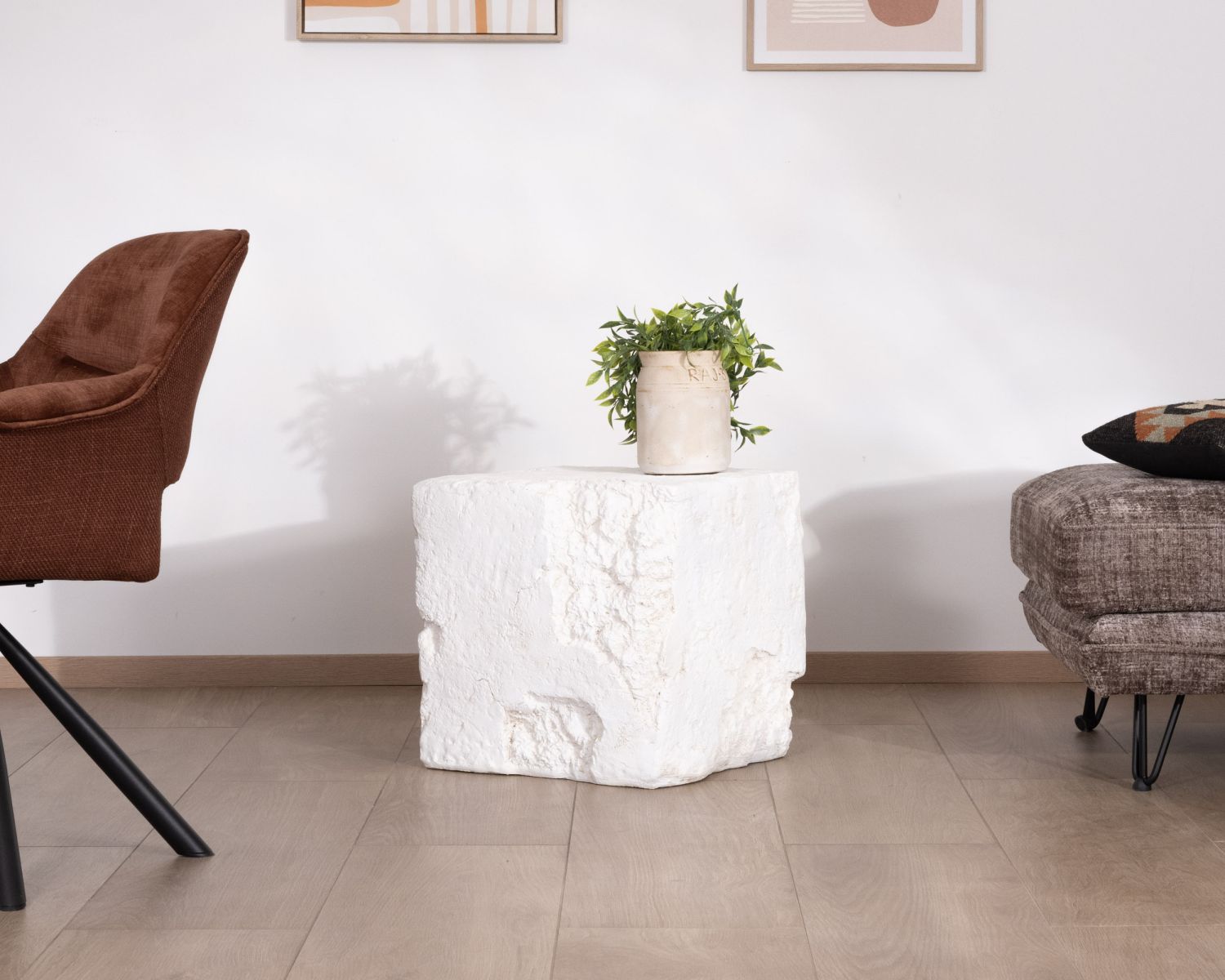 Tavolino cubo design "Ios" in ossido di magnesio