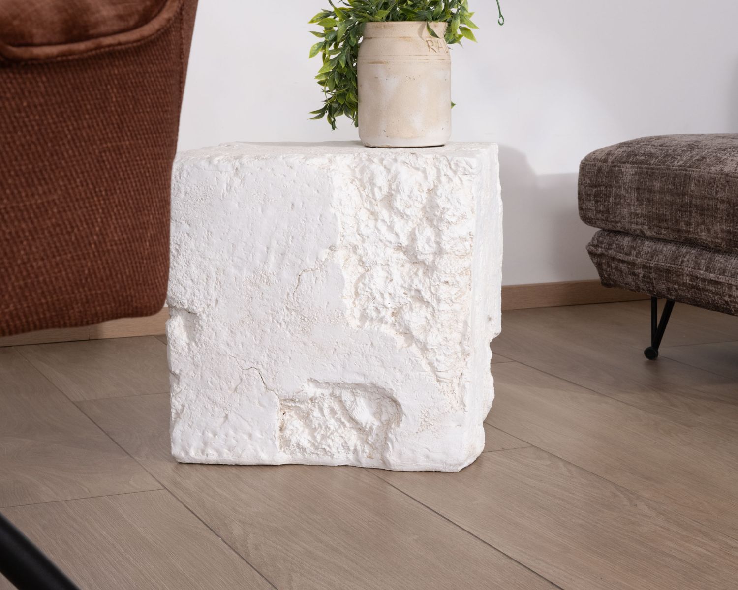 Tavolino cubo design "Ios" in ossido di magnesio