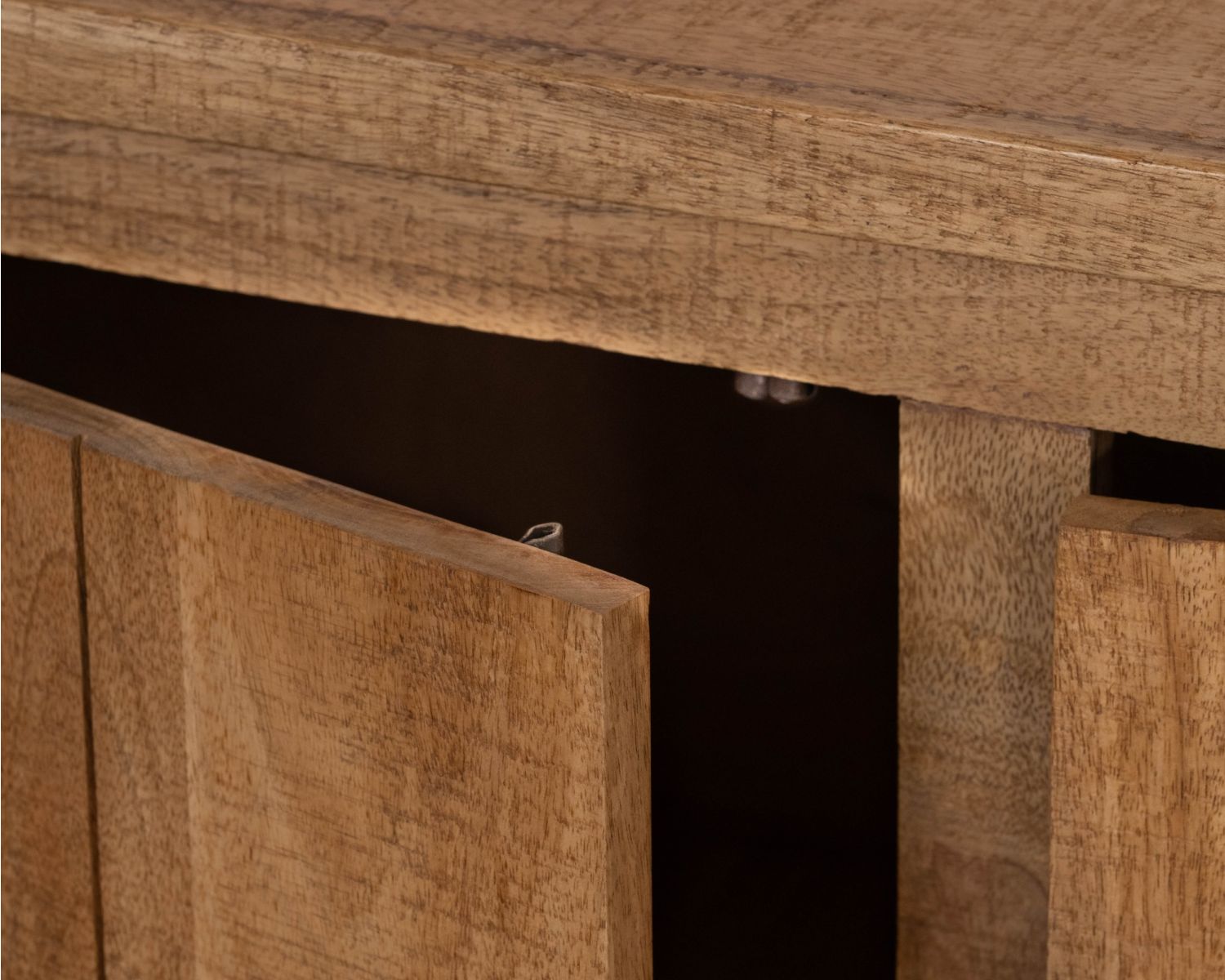 Piccola credenza in legno massello di mango con vetrina "Manelo" 145 cm