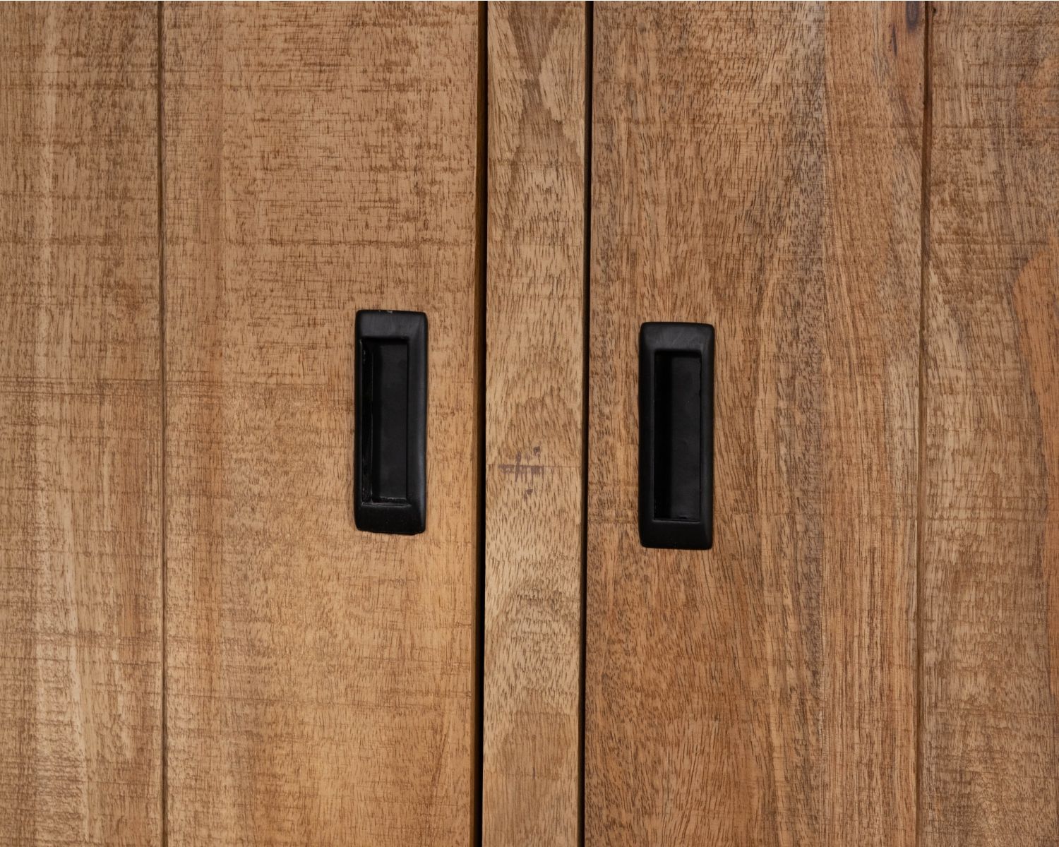 Piccola credenza in legno massello di mango con vetrina "Manelo" 145 cm