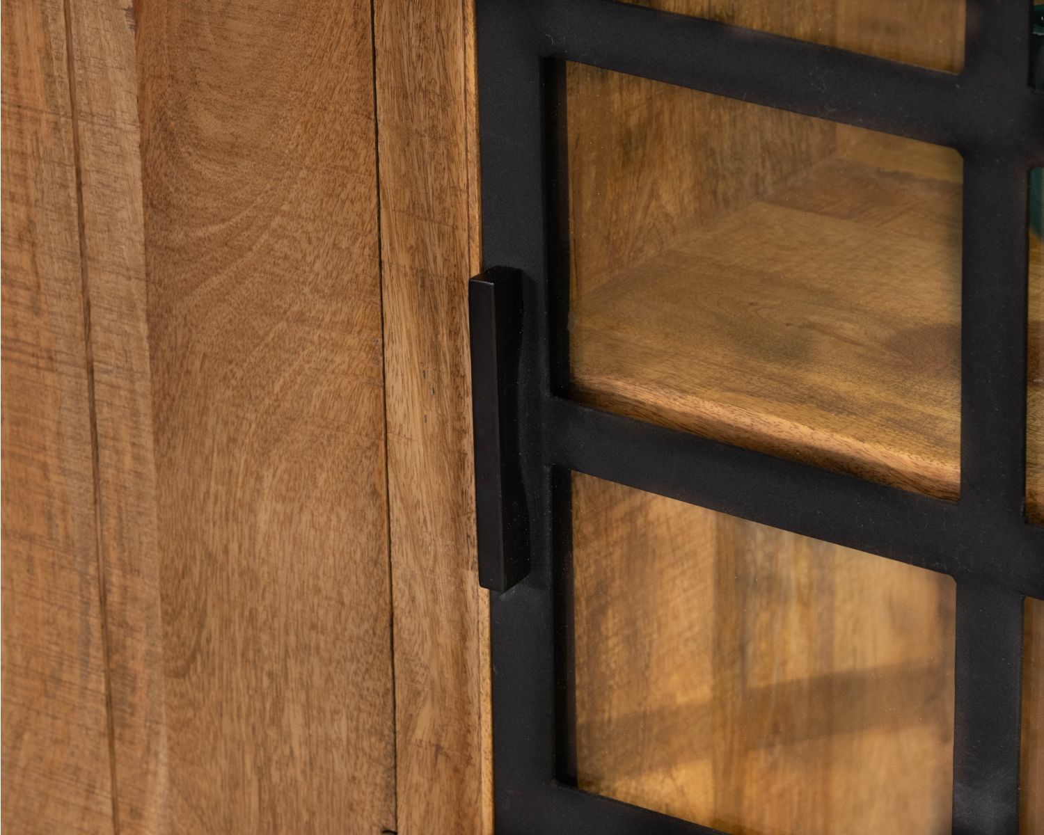 Piccola credenza in legno massello di mango con vetrina "Manelo" 145 cm