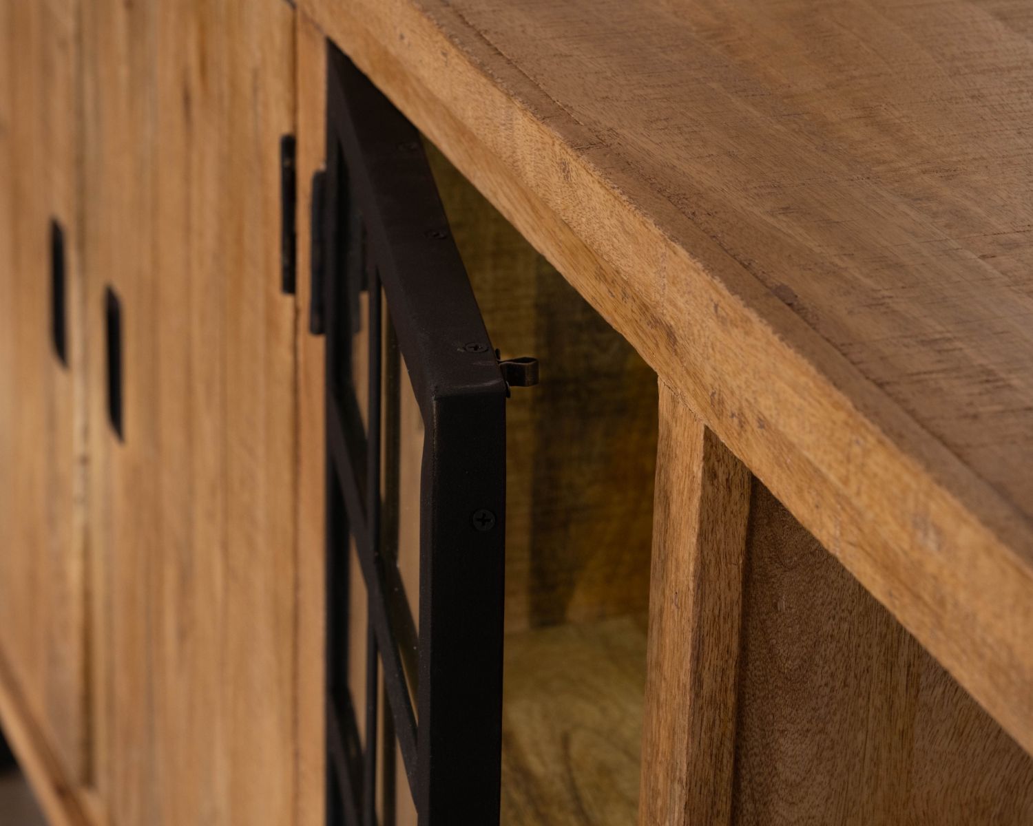 Credenza contemporanea in legno massello di mango a 3 ante con vetrina “Manelo” da 175 cm