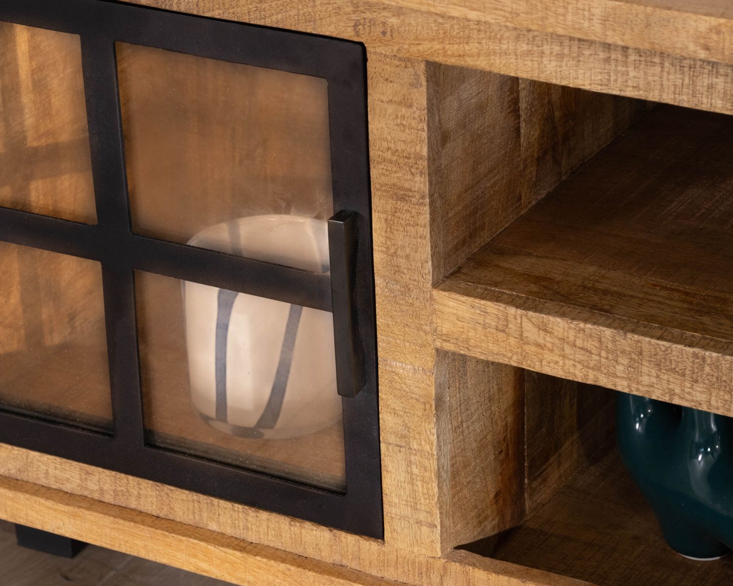Mobile TV contemporaneo in legno massello di mango con anta a vetri "Manelo" 175 cm