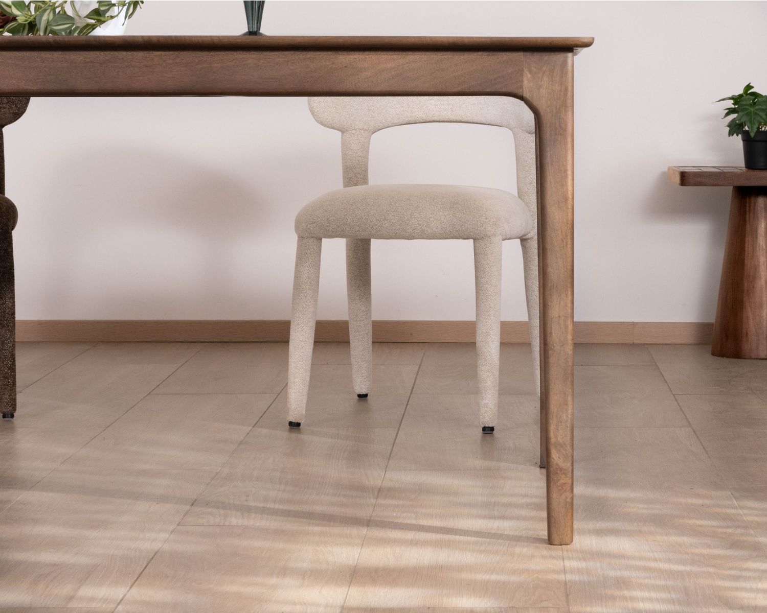 Tavolo da pranzo da 180 cm in legno di mango, dal design essenziale "Mokal"